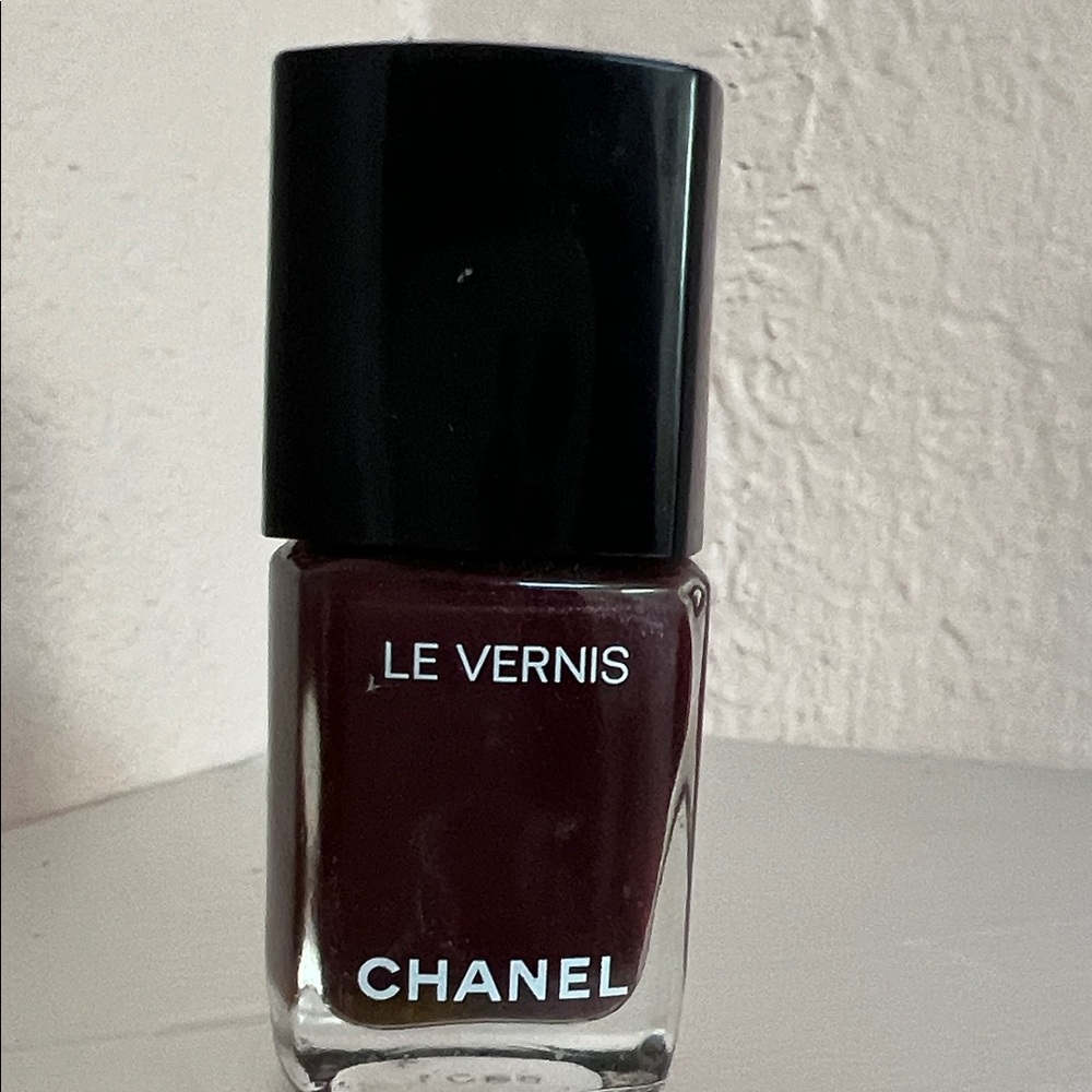 CHANEL Le Vernis in Vamp - Picture 2 of 6